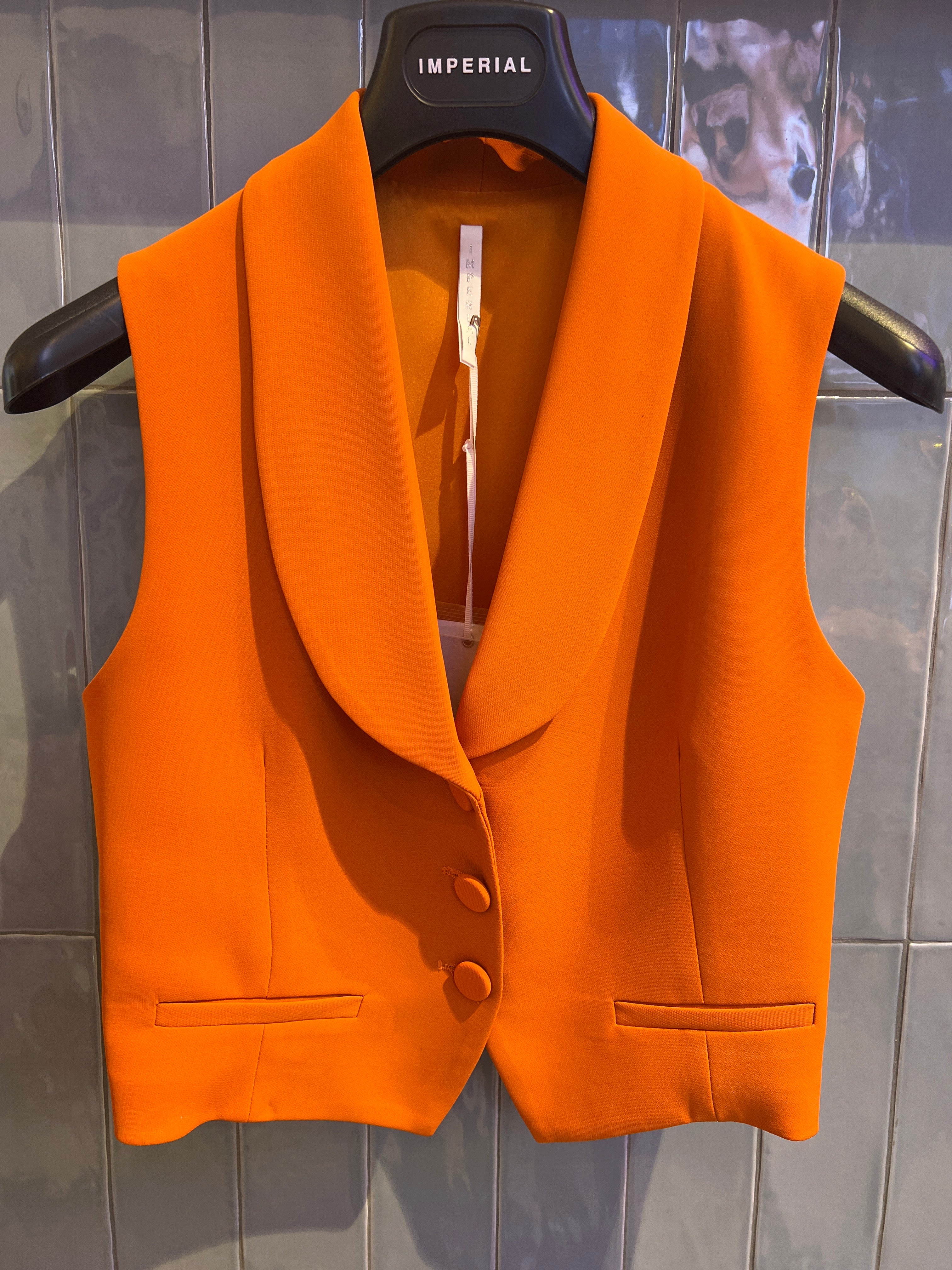 GILET À REVERS CHÂLE ET BOUTONS RECOUVERTS