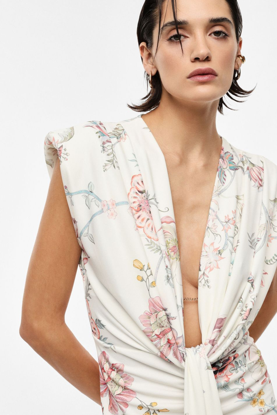 ROBE LONGUE À MOTIF FLORAL DÉCOLLETÉ EN V